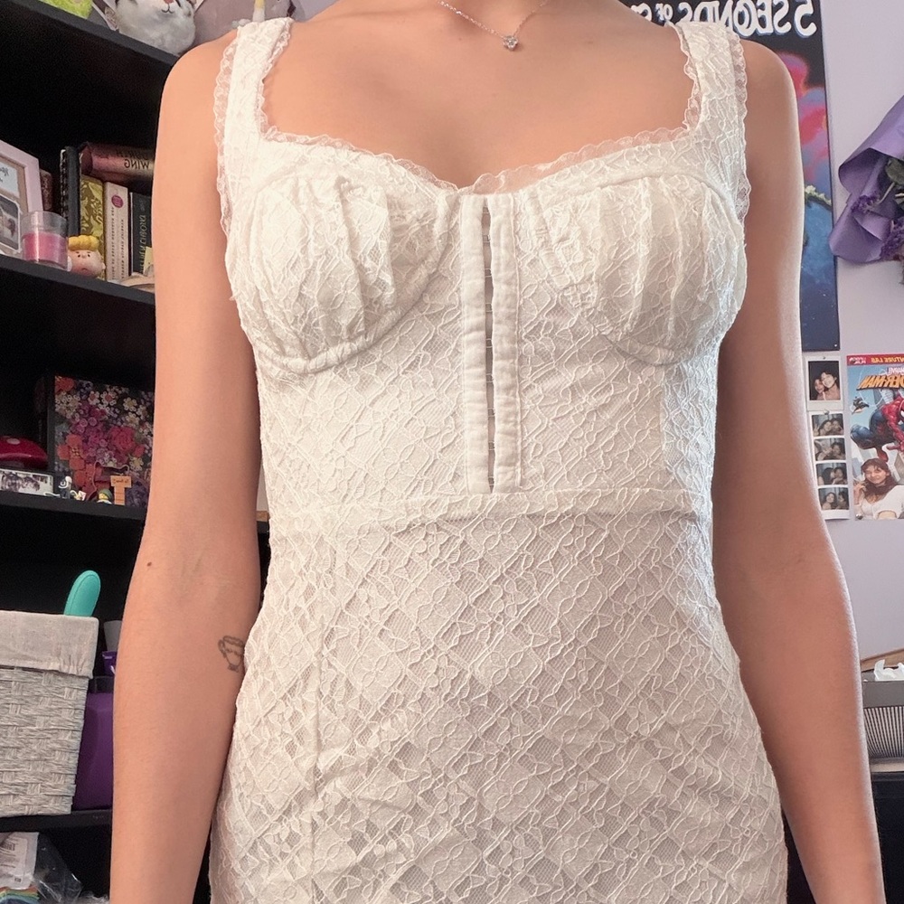 Elegant White Lace Dress